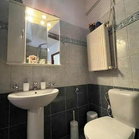 Aris House